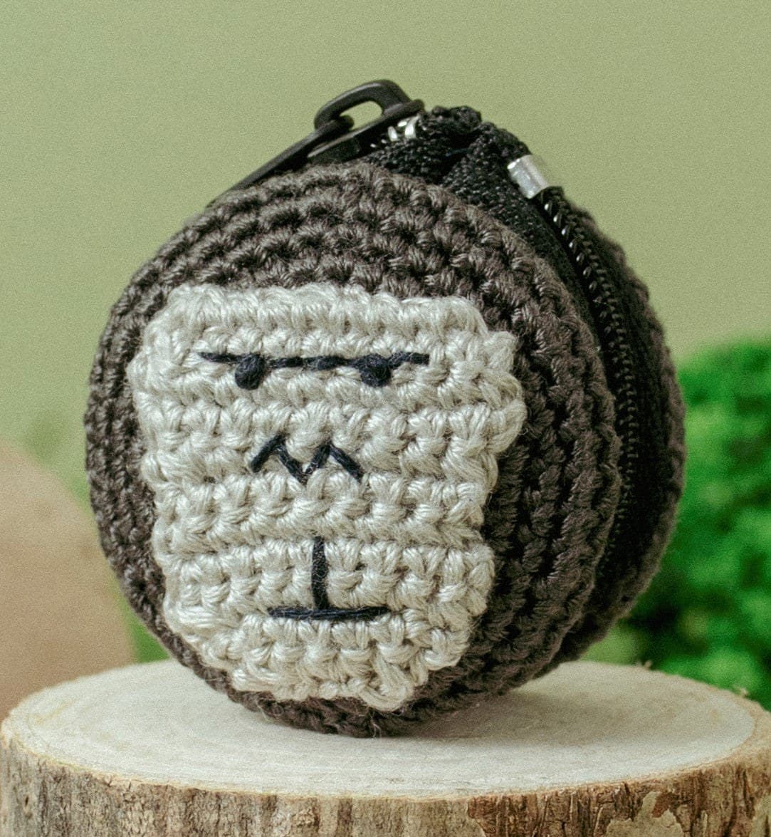 Gorilla crochet pouch kit