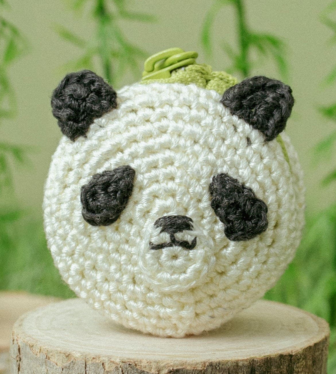 Panda crochet pouch kit