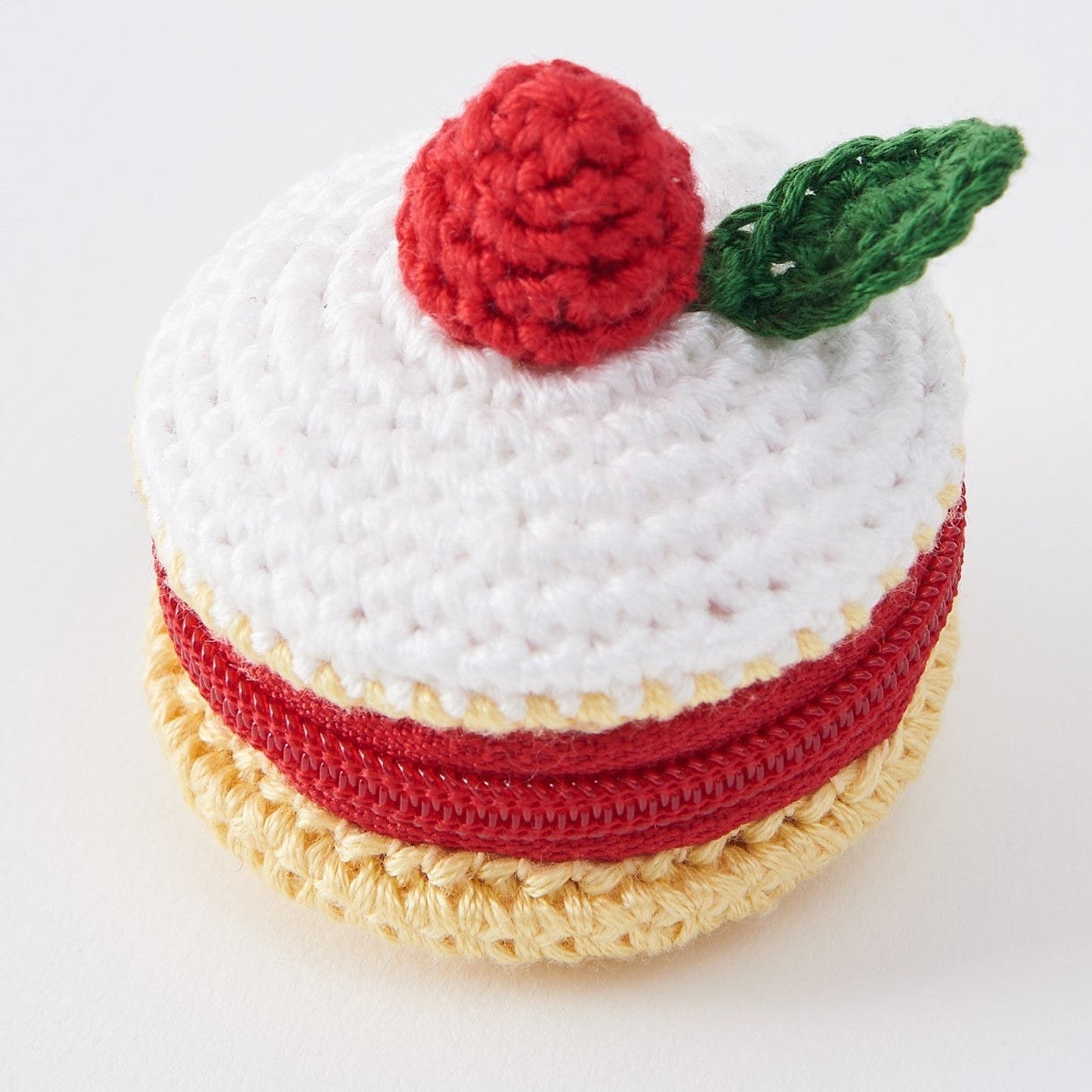 Cake pouch crocheted with COSMO embroidery floss