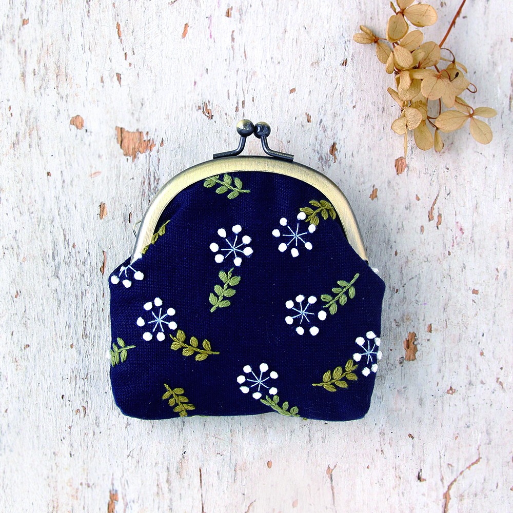 Navy kiss-lock coin purse with white floral French-knot embroidery